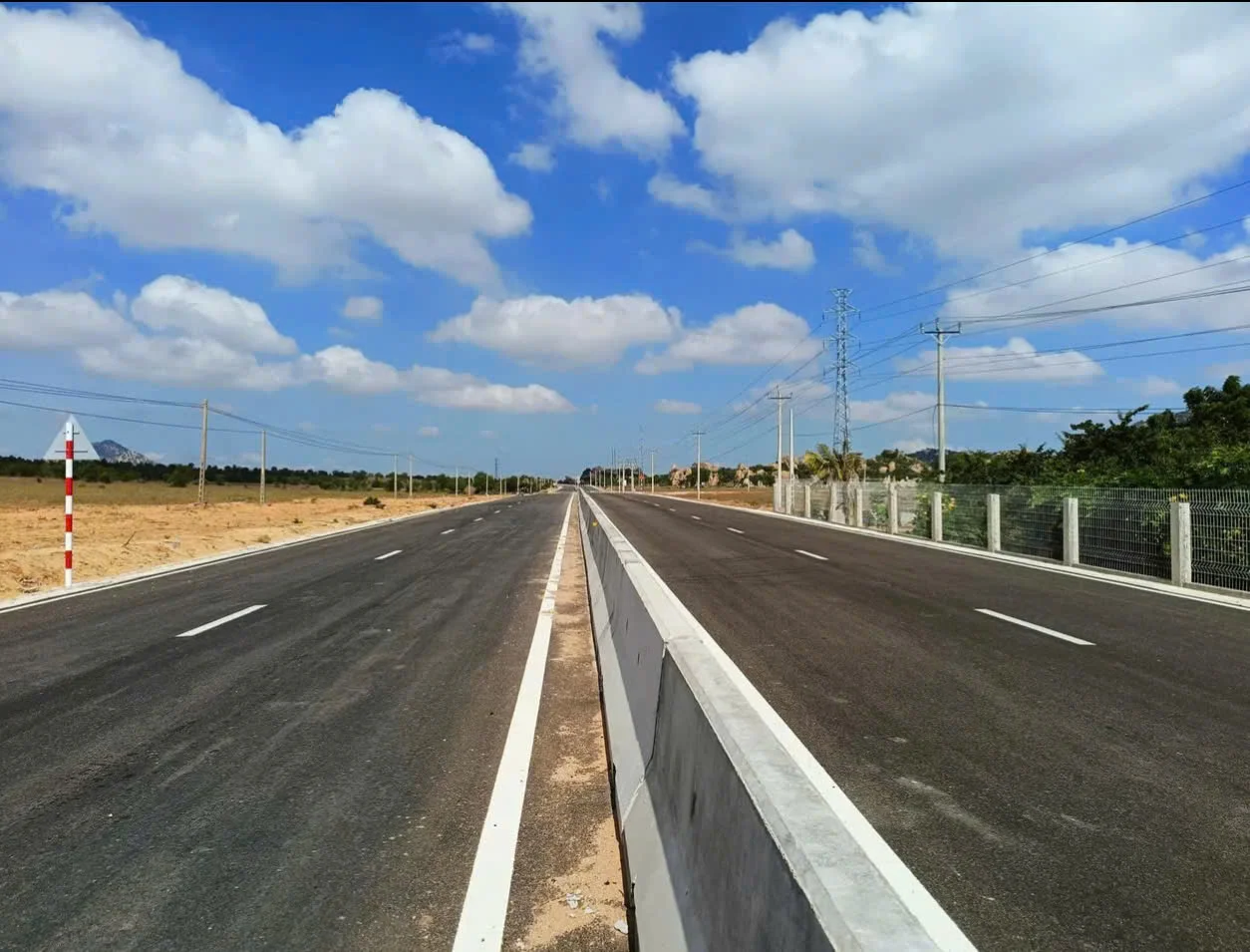 Bán 17.696 m2 Mặt Tiền Đường Văn Lâm Sơn Hải Ninh Thuận